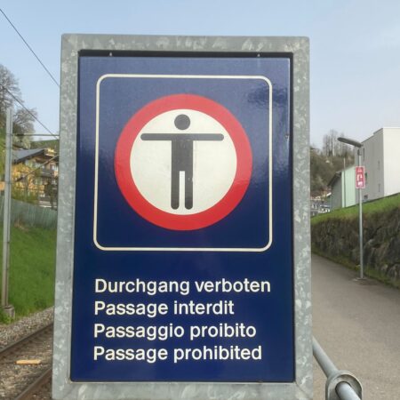 Linguistic Landscape Durchgangsverbot