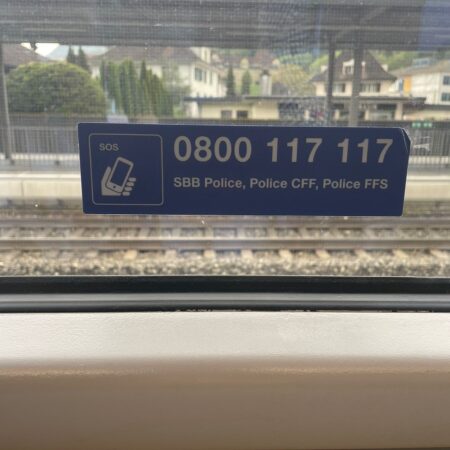 Linguistic Landscape Notfallnummer Zug